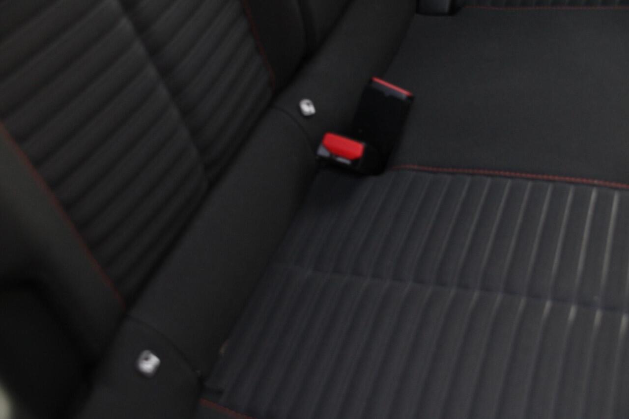 Peugeot 208 1.2 PureTech 100pk Active Pack Airco Navi Carplay Keurig nette auto