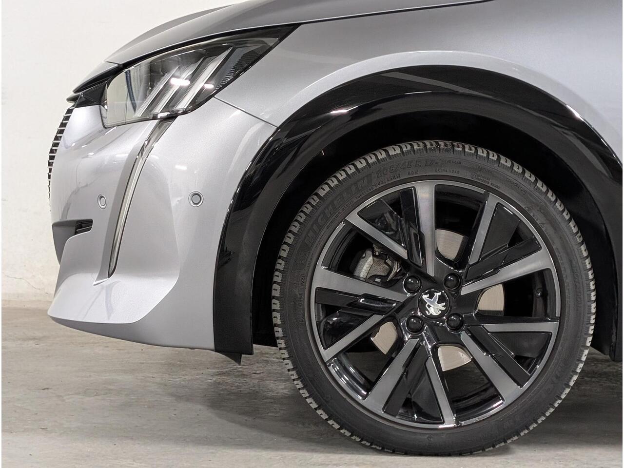 Peugeot 208 GT Pack 1.2 Turbo 100pk EAT8 | ALCANTARA | STOELVERW. | PANODAK | ADAPTIVE CRUISE | 1e EIGENAAR | DEALERONDERHOUDEN