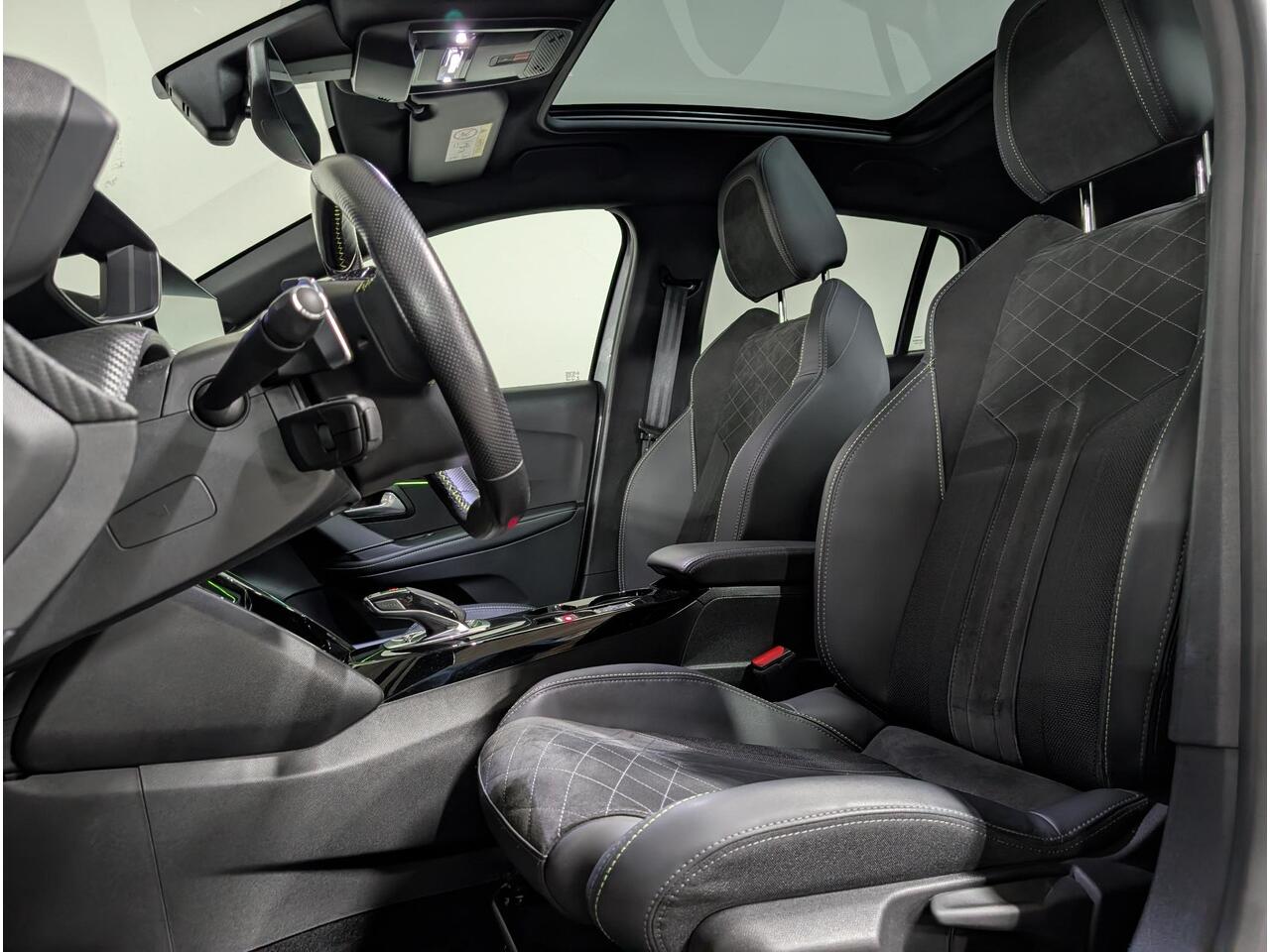 Peugeot 208 GT Pack 1.2 Turbo 100pk EAT8 | ALCANTARA | STOELVERW. | PANODAK | ADAPTIVE CRUISE | 1e EIGENAAR | DEALERONDERHOUDEN