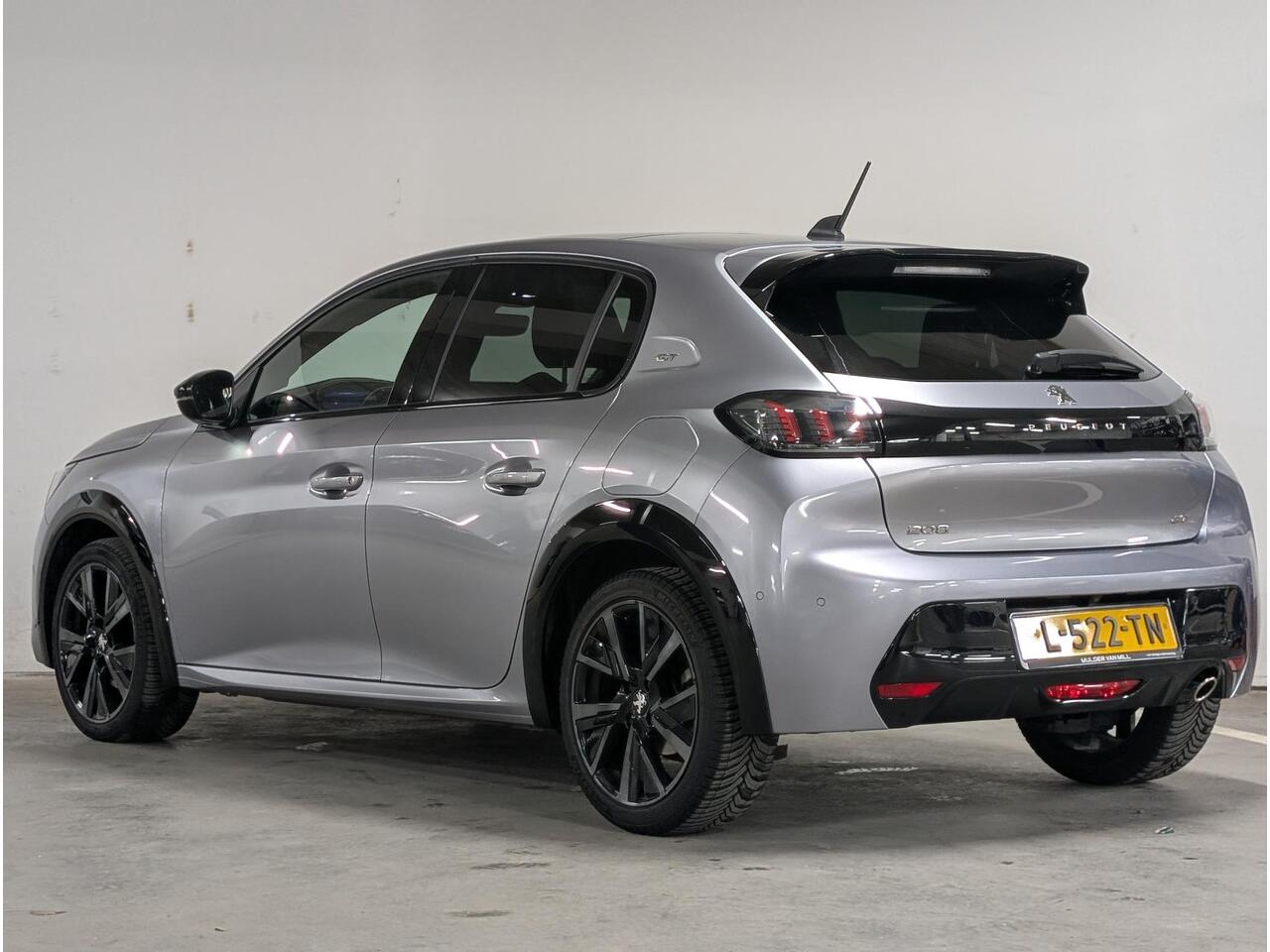 Peugeot 208 GT Pack 1.2 Turbo 100pk EAT8 | ALCANTARA | STOELVERW. | PANODAK | ADAPTIVE CRUISE | 1e EIGENAAR | DEALERONDERHOUDEN