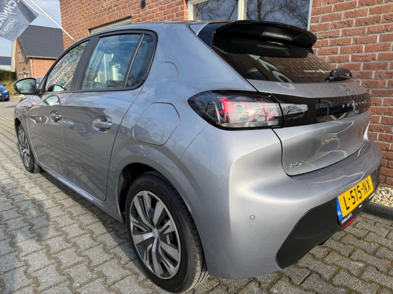 Peugeot 208 1.2 PureTech Active PDC / NAVI / AIRCO / CRUISE / CARPLAY / DAB+