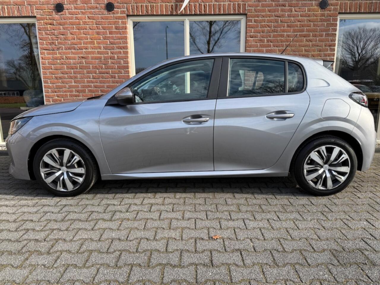 Peugeot 208 1.2 PureTech Active PDC / NAVI / AIRCO / CRUISE / CARPLAY / DAB+