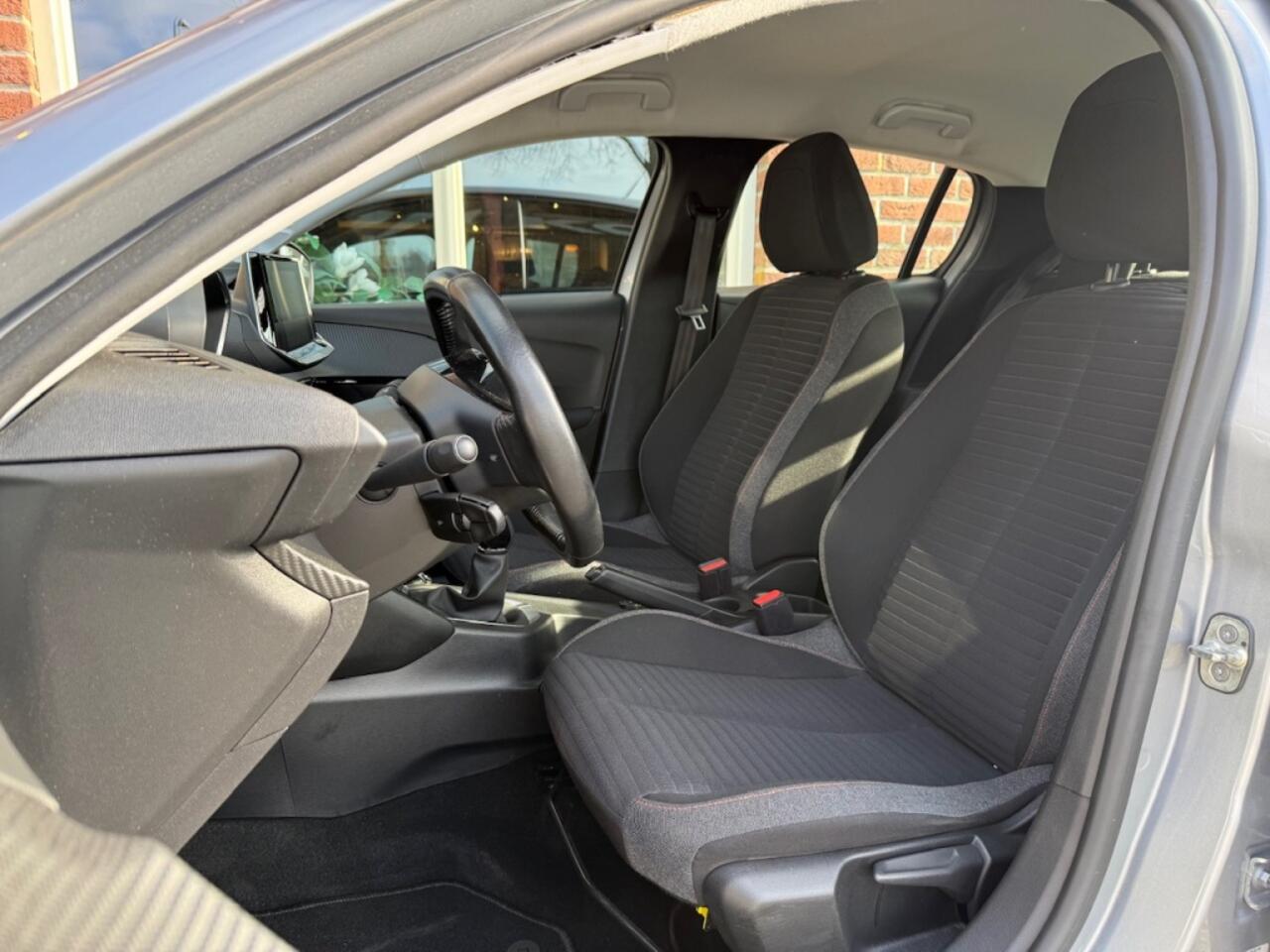 Peugeot 208 1.2 PureTech Active PDC / NAVI / AIRCO / CRUISE / CARPLAY / DAB+