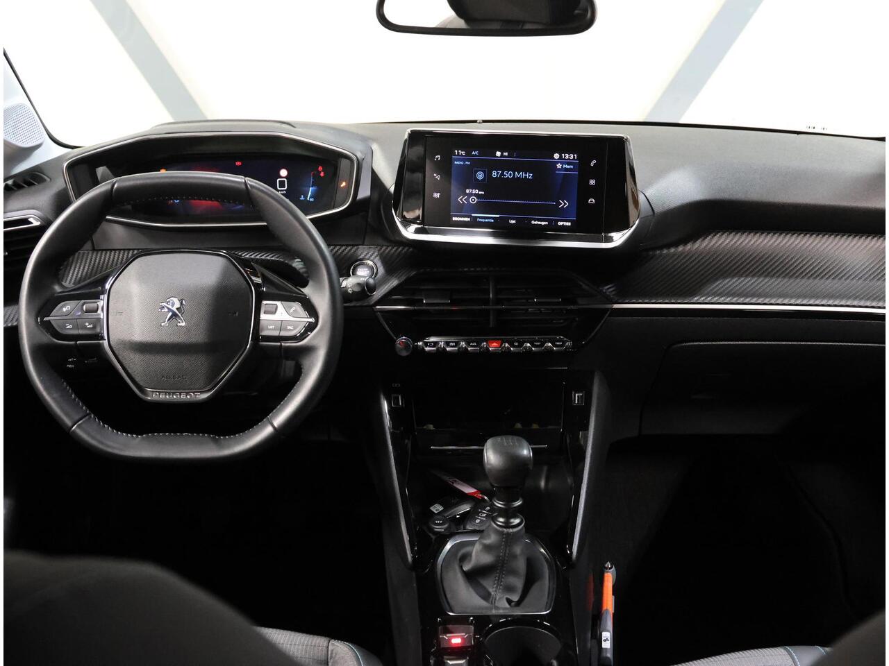 Peugeot 208 100PK Allure Pack | 1ste eigenaar | Armsteun | Camera | AppleCarPlay/Android | LED lampen | LEER/Stof | LED | Climate control | Isofix | Privacy Glass | Parkeersensoren |