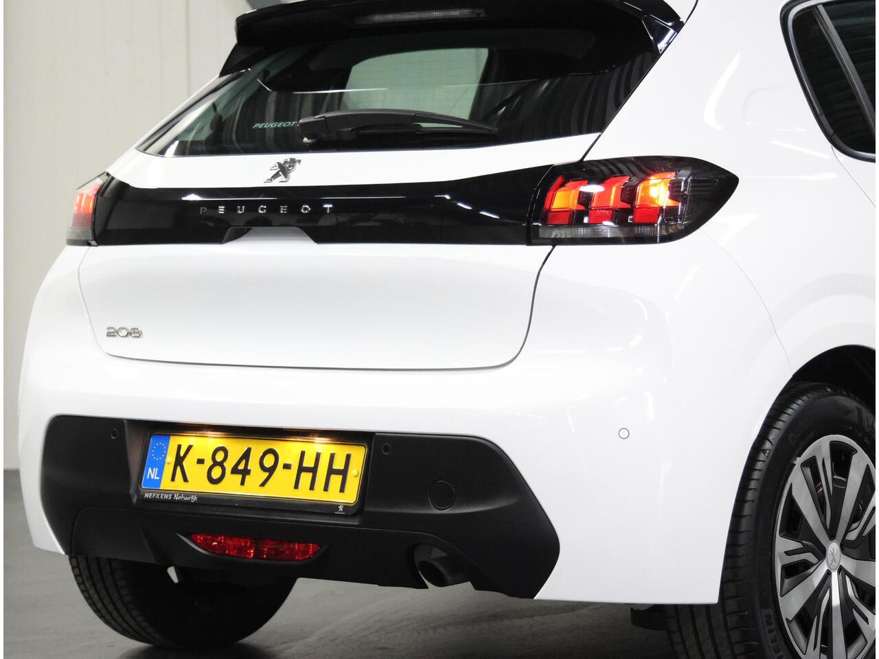 Peugeot 208 1.2 75PK Active | 1ste eigenaar | Parkeersensoren | Navigatie | Airco | AppleCarplay/AndroidAuto | Lederen Stuurwiel | DAB Radio | Cruise Control | Isofix | Bluetooth |