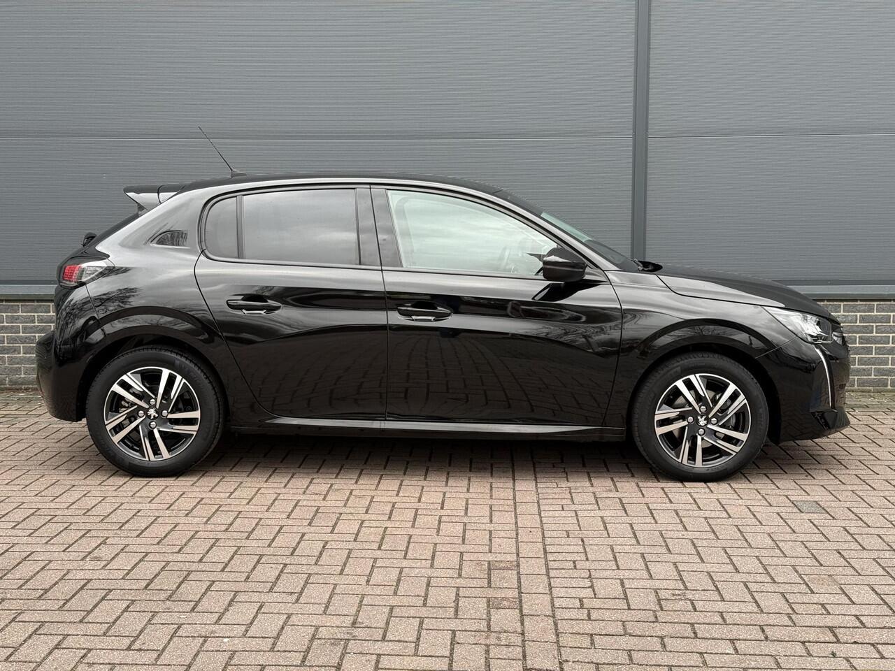 Peugeot 208 1.2 PureTech Blue Lease Allure Automaat / Dealer Onderhouden / Trekhaak / 1200 KG Trekgewicht / Stoel Verwarming / Achteruitrij Camera / Apple Carplay&Android Auto /