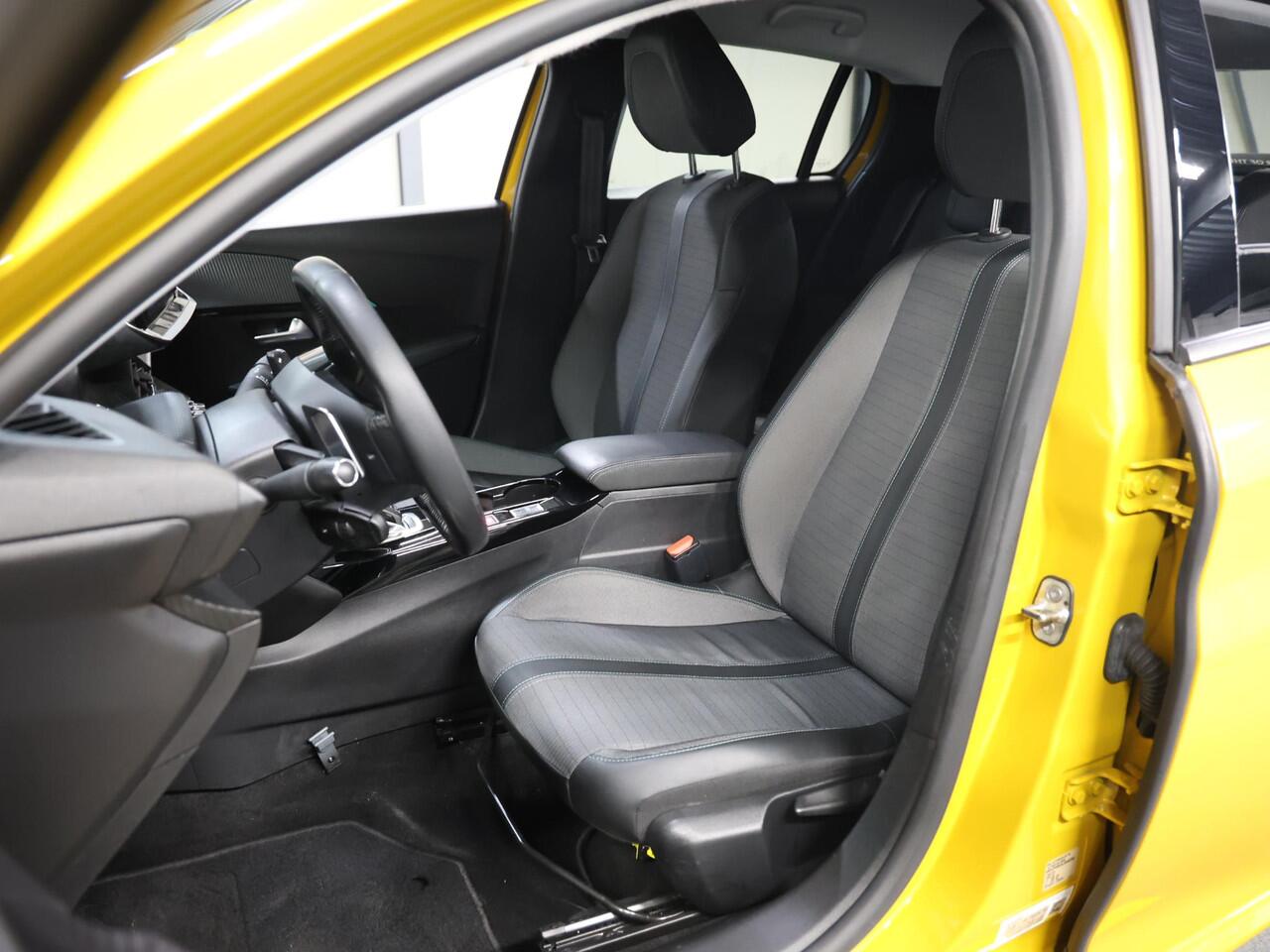 Peugeot 208 1.2 100PK Allure | 1ste eigenaar | AppleCarplay/AndroidAuto | Parkeersensoren | FULL LED | Navigatie | Lederen Stuurwiel | Climate Control | Cruise Control | 16" LMV | Isofix | Privacy Glass |