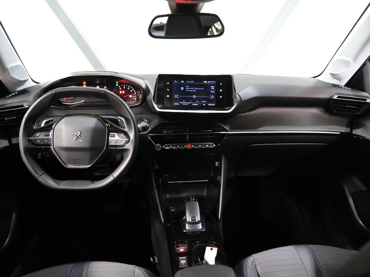 Peugeot 208 1.2 100PK Allure | 1ste eigenaar | AppleCarplay/AndroidAuto | Parkeersensoren | FULL LED | Navigatie | Lederen Stuurwiel | Climate Control | Cruise Control | 16" LMV | Isofix | Privacy Glass |