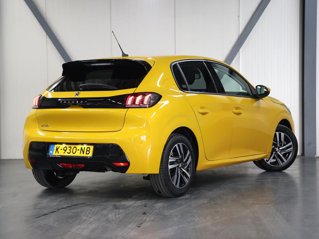 Peugeot 208 1.2 100PK Allure | 1ste eigenaar | AppleCarplay/AndroidAuto | Parkeersensoren | FULL LED | Navigatie | Lederen Stuurwiel | Climate Control | Cruise Control | 16" LMV | Isofix | Privacy Glass |