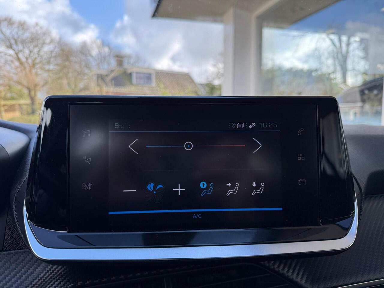 Peugeot 208 1.2 Active Pack 75PK | Navigatie | LED koplampen | DAB+ | Airco | Parkeersensoren achter | 16'' LM Velgen | 1e eigenaar