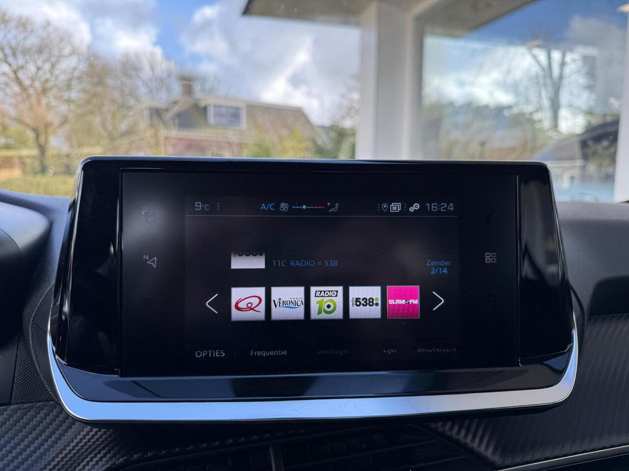 Peugeot 208 1.2 Active Pack 75PK | Navigatie | LED koplampen | DAB+ | Airco | Parkeersensoren achter | 16'' LM Velgen | 1e eigenaar