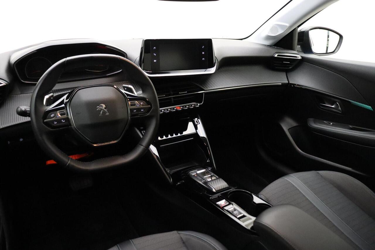 Peugeot 208 1.2T PureTech 100pk automaat Allure | Apple Carplay/Android Auto | Camera | Cruise Control | Airco | Navigatie | Licht metalen velgen | Voorraad | 1e eigenaar | Dealer onderhouden