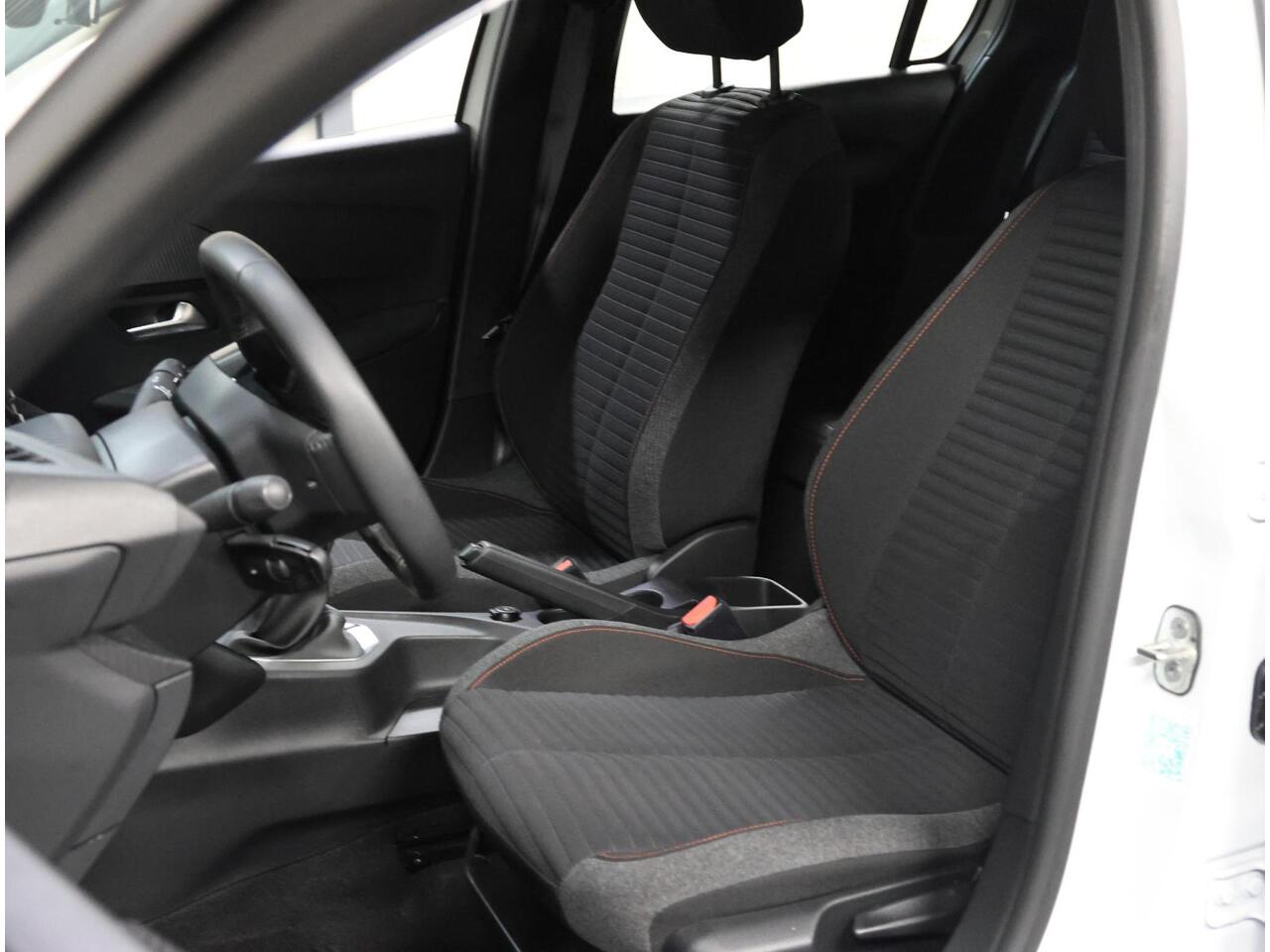 Peugeot 208 1.2 75PK Active | 1ste eigenaar | AppleCarplay/Android Auto | LED | Lederen Stuurwiel | Airco | Cruise Control | Isofix | DAB Radio | NL Auto! |