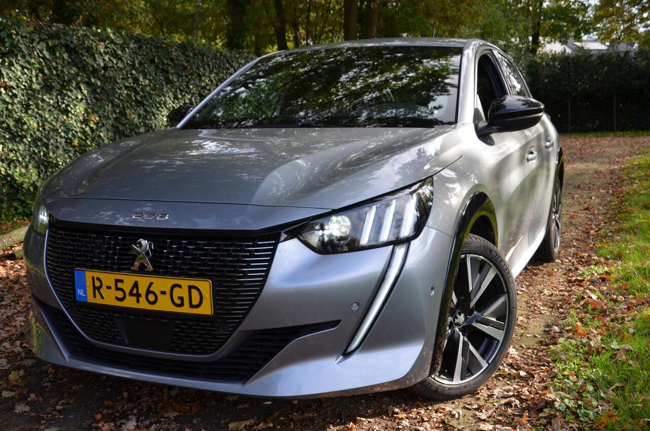 Peugeot 208 1.2 PureTech GT Automaat/Navi/Ecc/Pdc/Apple Carplay/Android Auto/Extra getint glas/Volledig digitaal instrumentenpaneel/Cr-Controle/Led/Lmv