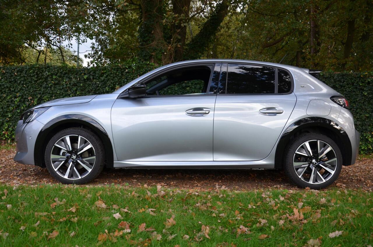 Peugeot 208 1.2 PureTech GT Automaat/Navi/Ecc/Pdc/Apple Carplay/Android Auto/Extra getint glas/Volledig digitaal instrumentenpaneel/Cr-Controle/Led/Lmv