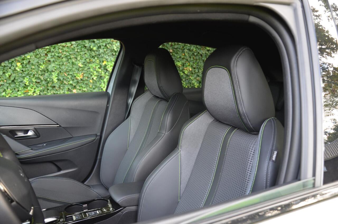 Peugeot 208 1.2 PureTech GT Automaat/Navi/Ecc/Pdc/Apple Carplay/Android Auto/Extra getint glas/Volledig digitaal instrumentenpaneel/Cr-Controle/Led/Lmv