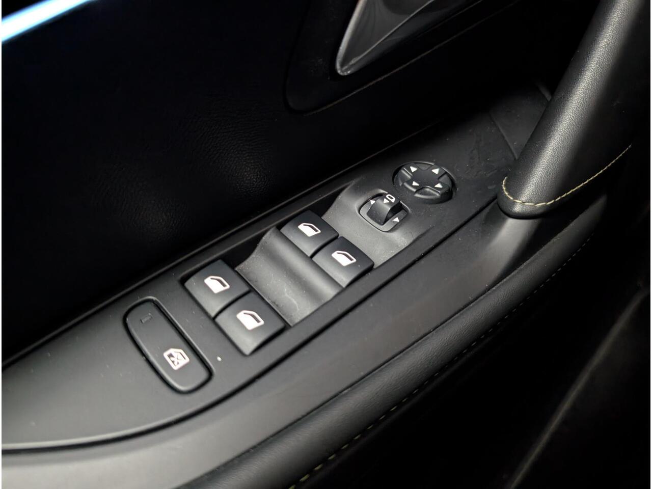 Peugeot 208 GT Pack 1.2 Turbo 130pk EAT8 | NAPPA LEDER | NAVI | PANODAK | CAMERA | ADAPTIEVE CRUISE | STOELVERW. |