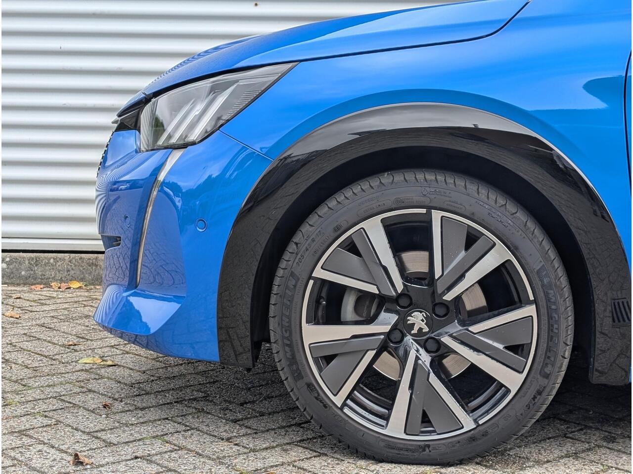 Peugeot 208 GT Pack 1.2 Turbo 130pk EAT8 | NAPPA LEDER | NAVI | PANODAK | CAMERA | ADAPTIEVE CRUISE | STOELVERW. |