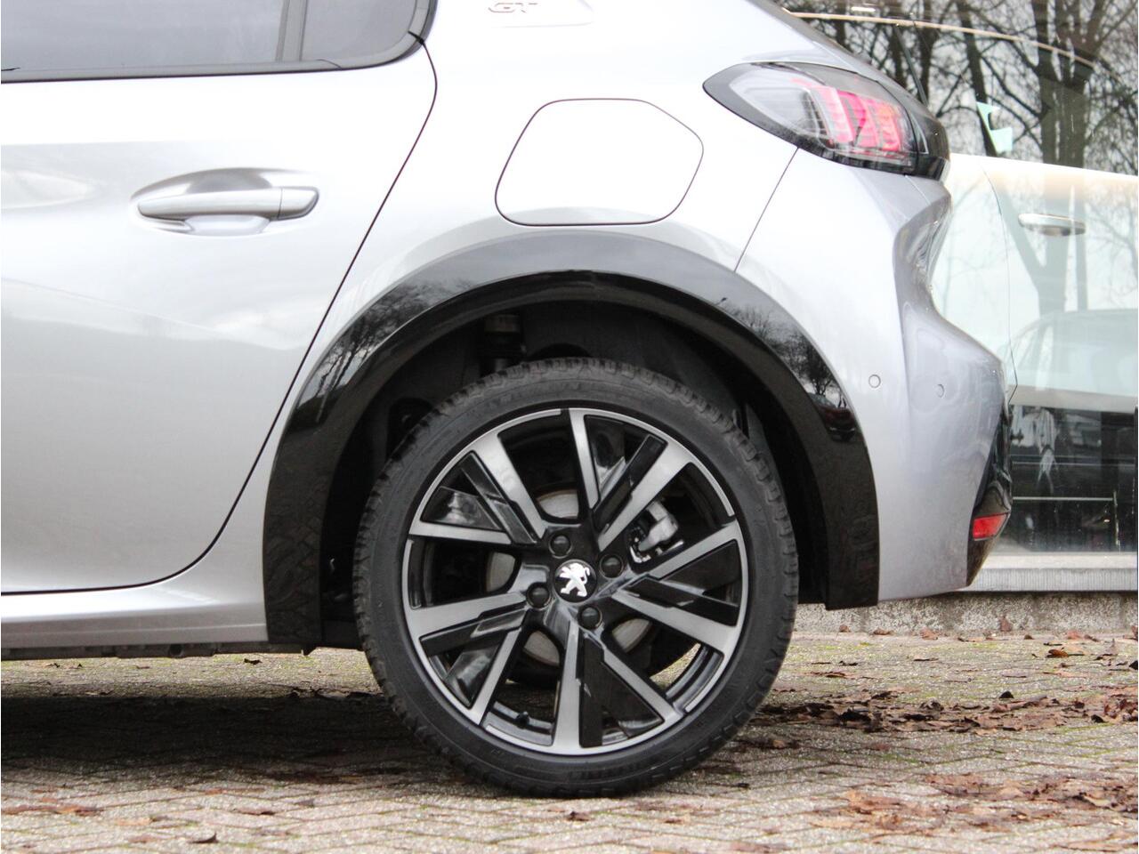 Peugeot 208 1.2 PT GT | Camera / Navi / Stoelverw. / Adapt. Cruise / Pano