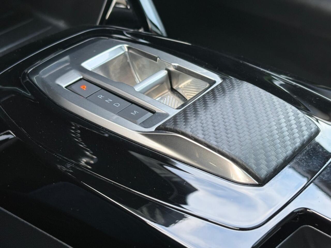 Peugeot 208 1.2 PURETECH 130PK AUT. GT PANO-DAK NAVI CAMERA CARPLAY AIRCO LMV PDC