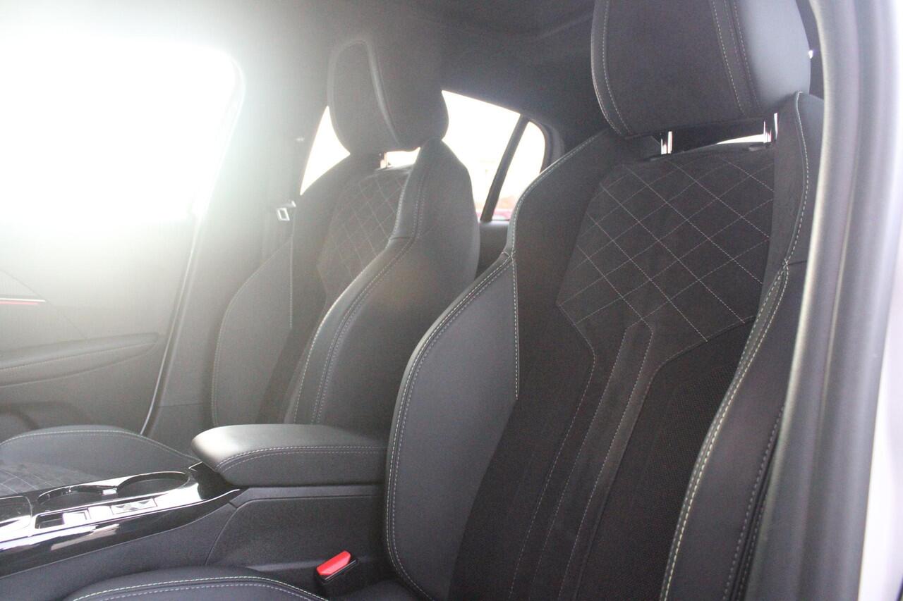 Peugeot 208 1.2 130PK AUTOMAAT GT PACK | BLACK PACK | PANORAMA DAK | ALCANTARA BEKLEDING | ACHTERUITRIJ CAMERA | ADAPTIVE CRUISE CONTROL | FULL LED KOPLAMPEN | 3-D INSTRUMENTENPANEEL | STOEL VERWARMING | 17" LICHTMETALEN VELGEN | DODEHOEK DETECTIE | NAVIGATIE | APPLE