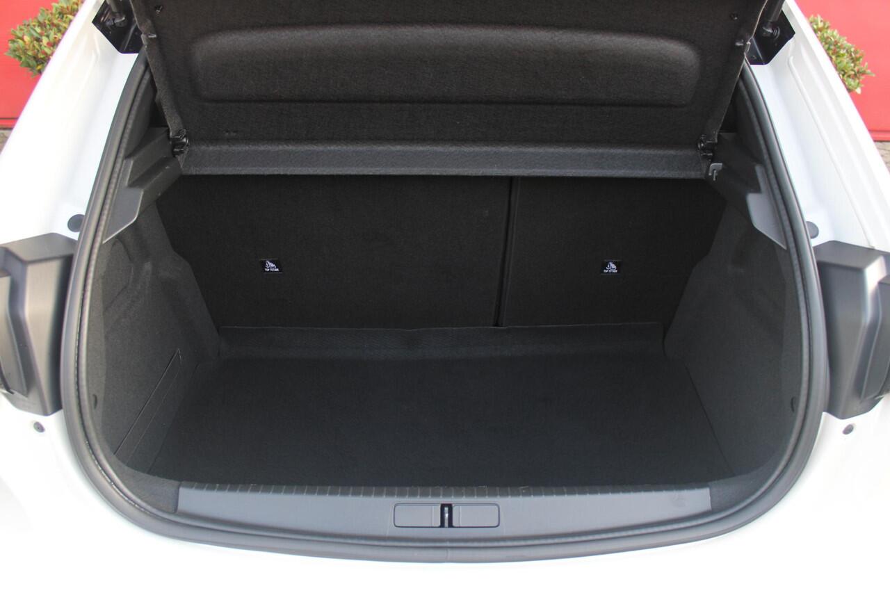 Peugeot 208 1.2 130PK AUTOMAAT GT PACK | BLACK PACK | PANORAMA DAK | ALCANTARA BEKLEDING | ACHTERUITRIJ CAMERA | ADAPTIVE CRUISE CONTROL | FULL LED KOPLAMPEN | 3-D INSTRUMENTENPANEEL | STOEL VERWARMING | 17" LICHTMETALEN VELGEN | DODEHOEK DETECTIE | NAVIGATIE | APPLE