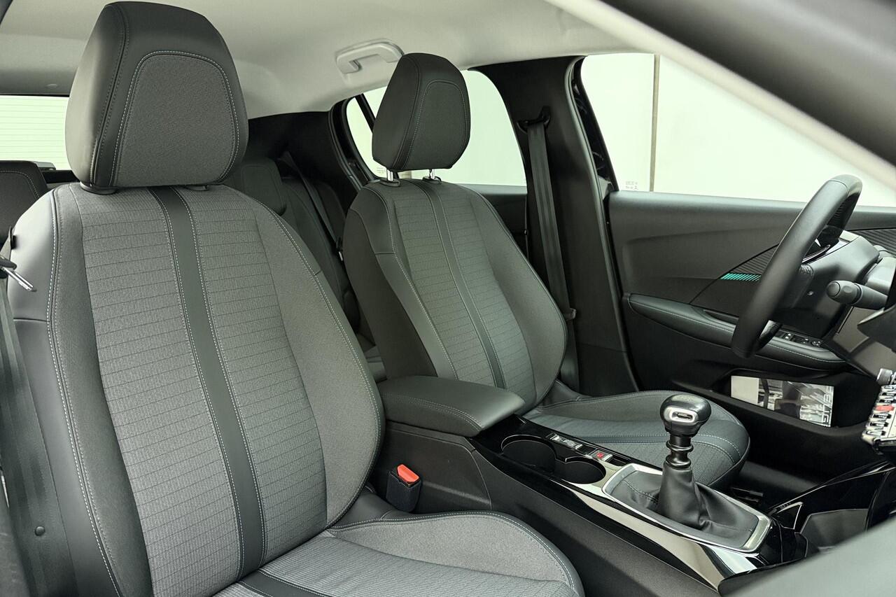 Peugeot 208 1.2 PureTech Allure Pack 100 PK l Airco | Navigatie | Parkeersensor | Mirror Screen | Apple Carplay | Cruise Control | Licht Metalen Velgen | Camera | Start/stop