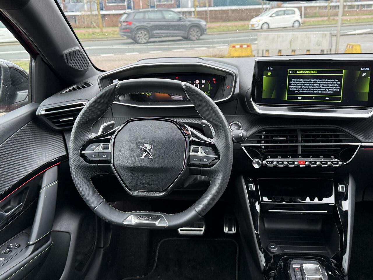 Peugeot 208 1.2 PureTech GT Pack ALL-IN RIJKLAARPRIJS/Panoramadak/Keyless/Navi/Camera/Full Options