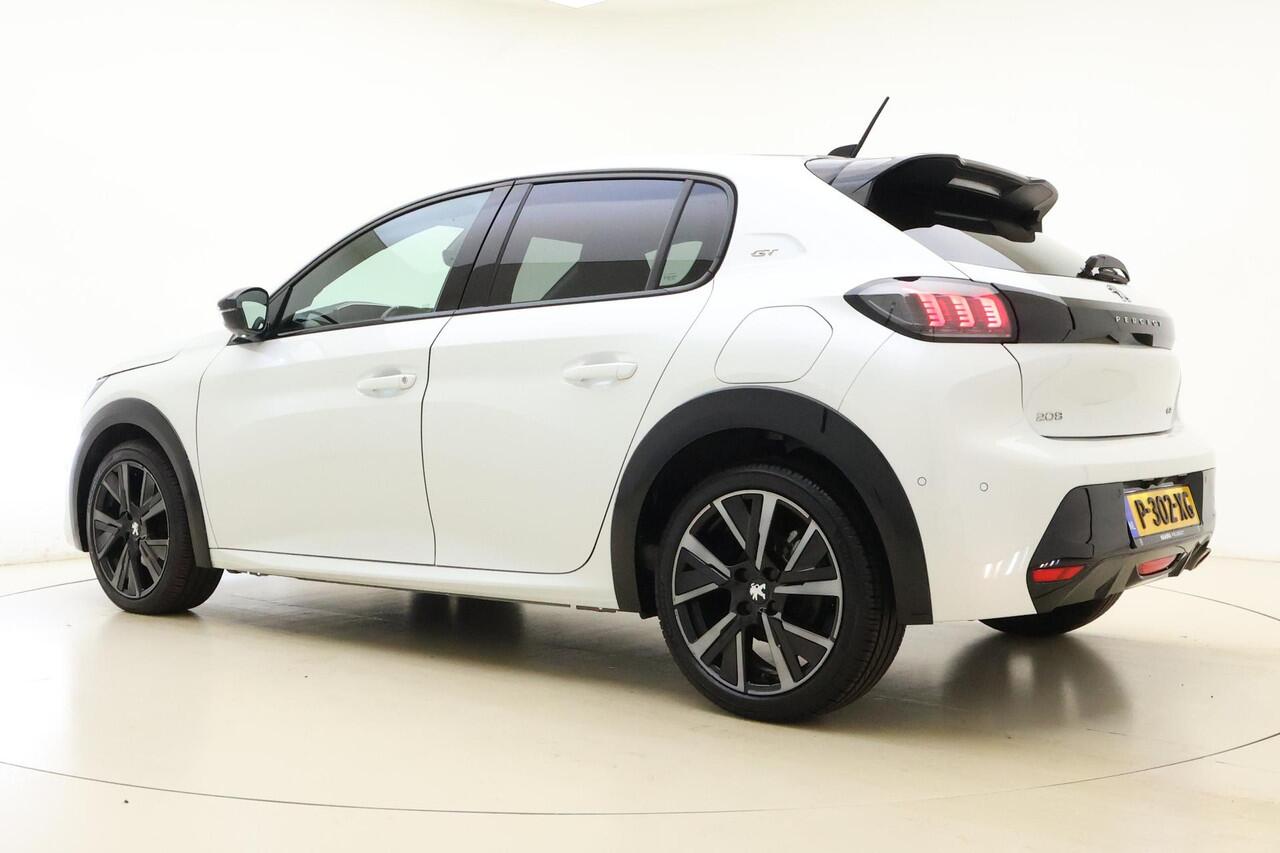 Peugeot 208 1.2 PureTech GT Pack 100 PK | Automaat | Panoramadak | Parkeersensor rondom | Alcantara bekleding | Camera | Mirror Screen | Adaptive Cruise Control | 1e eigenaar