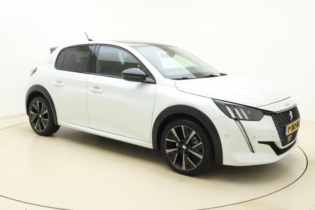 Peugeot 208 1.2 PureTech GT Pack 100 PK | Automaat | Panoramadak | Parkeersensor rondom | Alcantara bekleding | Camera | Mirror Screen | Adaptive Cruise Control | 1e eigenaar