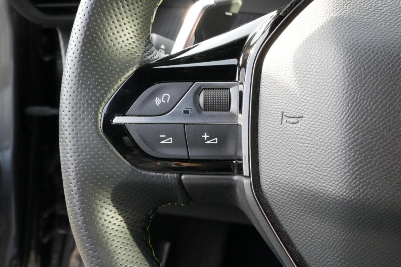 Peugeot 208 1.2 PURETECH GT- ALL IN PRIJS- Carplay-Navi- Camera