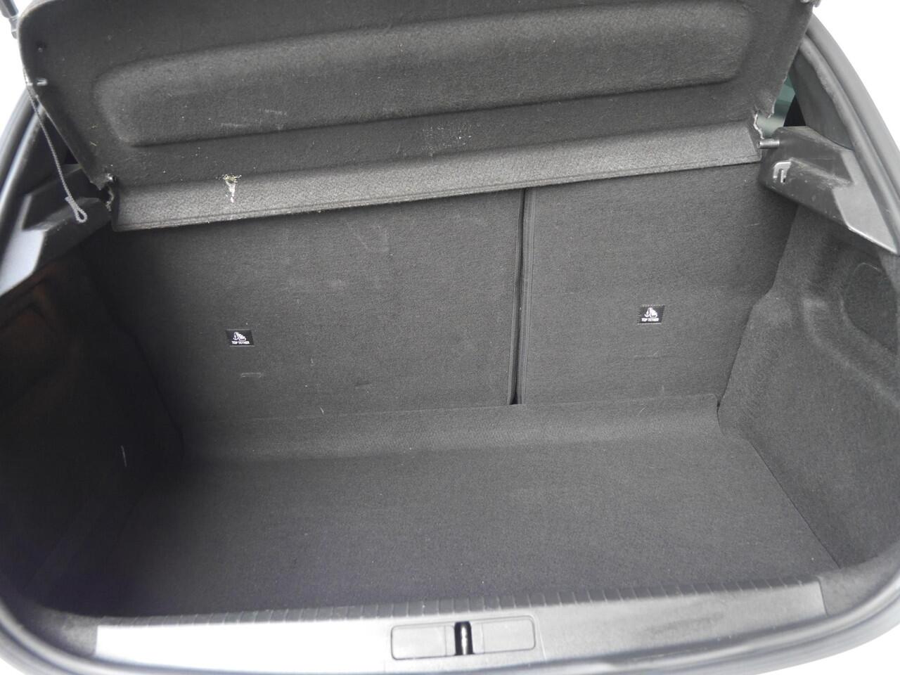 Peugeot 208 1.2 PureTech Active Pack | Lichtmetalen velgen | Parkeersensoren achter | Airconditioning | Cruise control | Getint glas