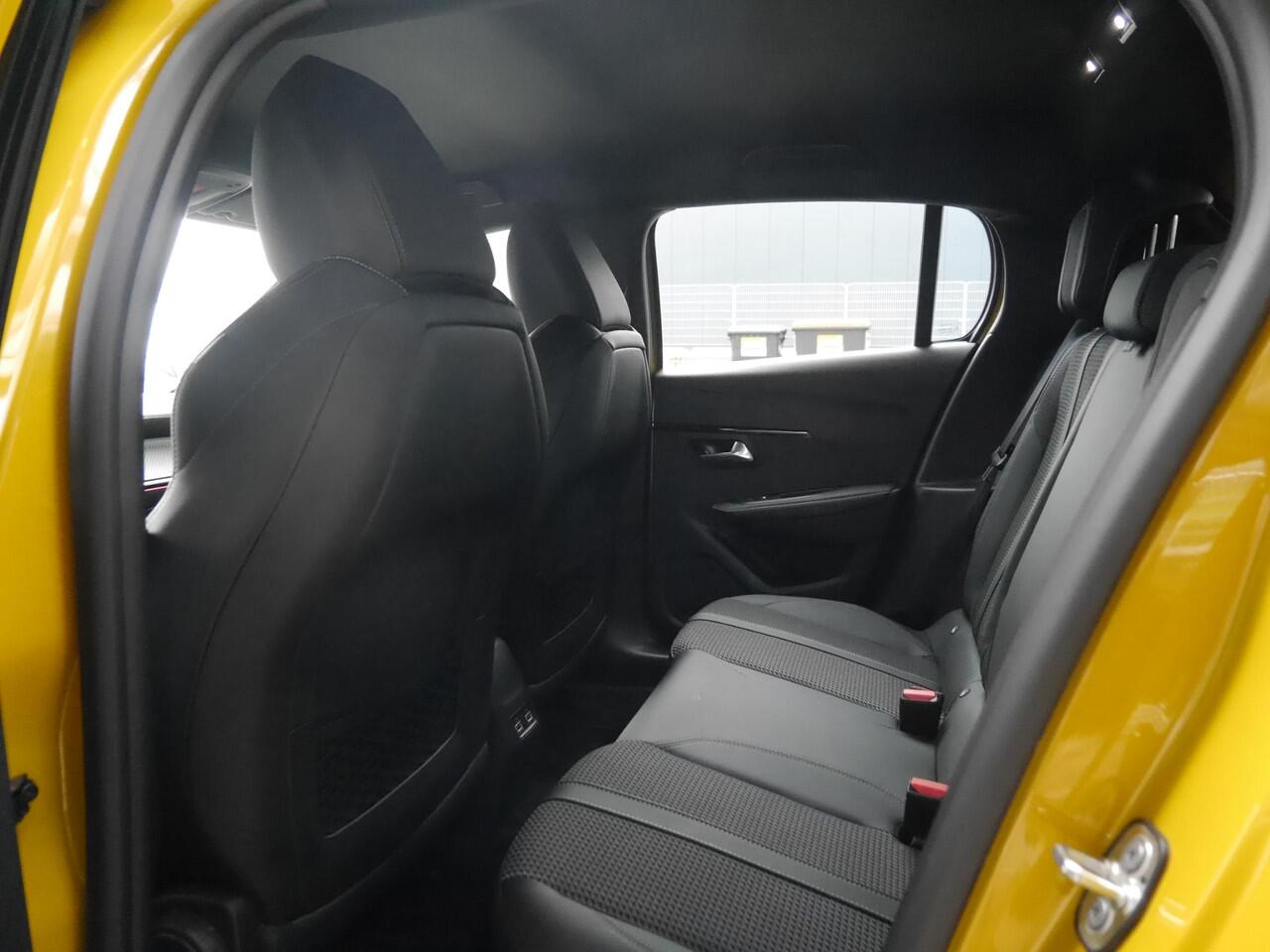 Peugeot 208 1.2 PureTech GT | Lage km.stand | Keyless start | Full led | 17 inch lichtmetalen velgen | Trekhaak | Parkeersensoren voor en achter | Achteruitrijcamera | Climate control | Cruise control