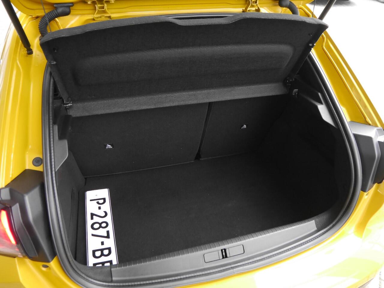 Peugeot 208 1.2 PureTech GT | Lage km.stand | Keyless start | Full led | 17 inch lichtmetalen velgen | Trekhaak | Parkeersensoren voor en achter | Achteruitrijcamera | Climate control | Cruise control