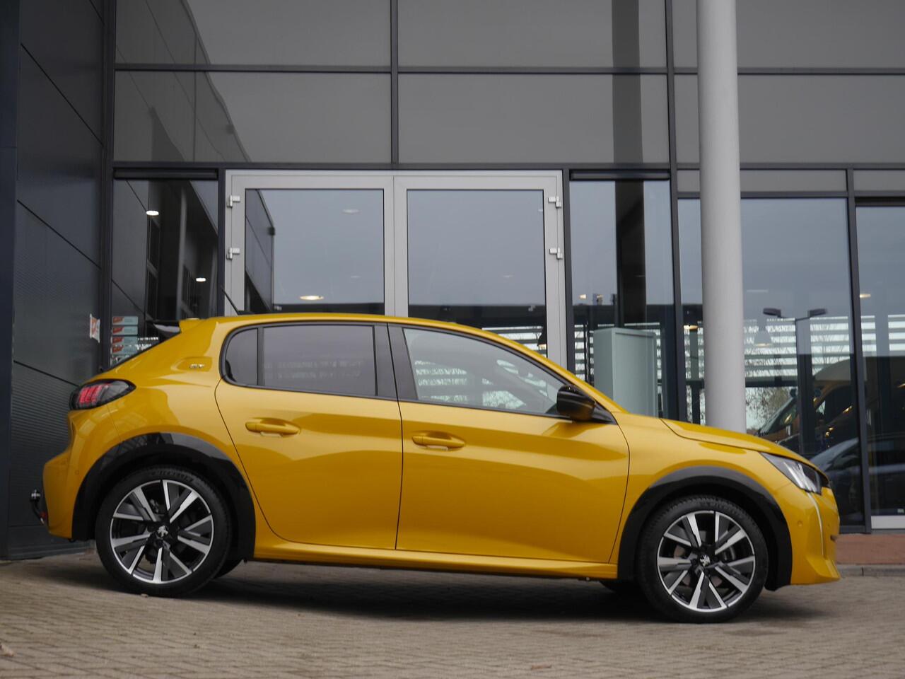 Peugeot 208 1.2 PureTech GT | Lage km.stand | Keyless start | Full led | 17 inch lichtmetalen velgen | Trekhaak | Parkeersensoren voor en achter | Achteruitrijcamera | Climate control | Cruise control