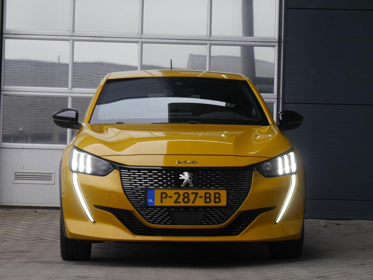 Peugeot 208 1.2 PureTech GT | Lage km.stand | Keyless start | Full led | 17 inch lichtmetalen velgen | Trekhaak | Parkeersensoren voor en achter | Achteruitrijcamera | Climate control | Cruise control