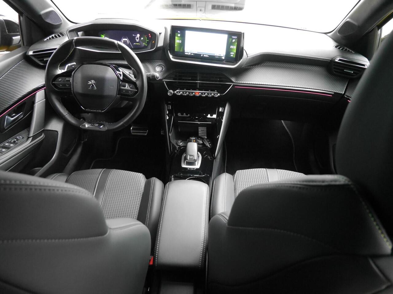 Peugeot 208 1.2 PureTech GT | Lage km.stand | Keyless start | Full led | 17 inch lichtmetalen velgen | Trekhaak | Parkeersensoren voor en achter | Achteruitrijcamera | Climate control | Cruise control