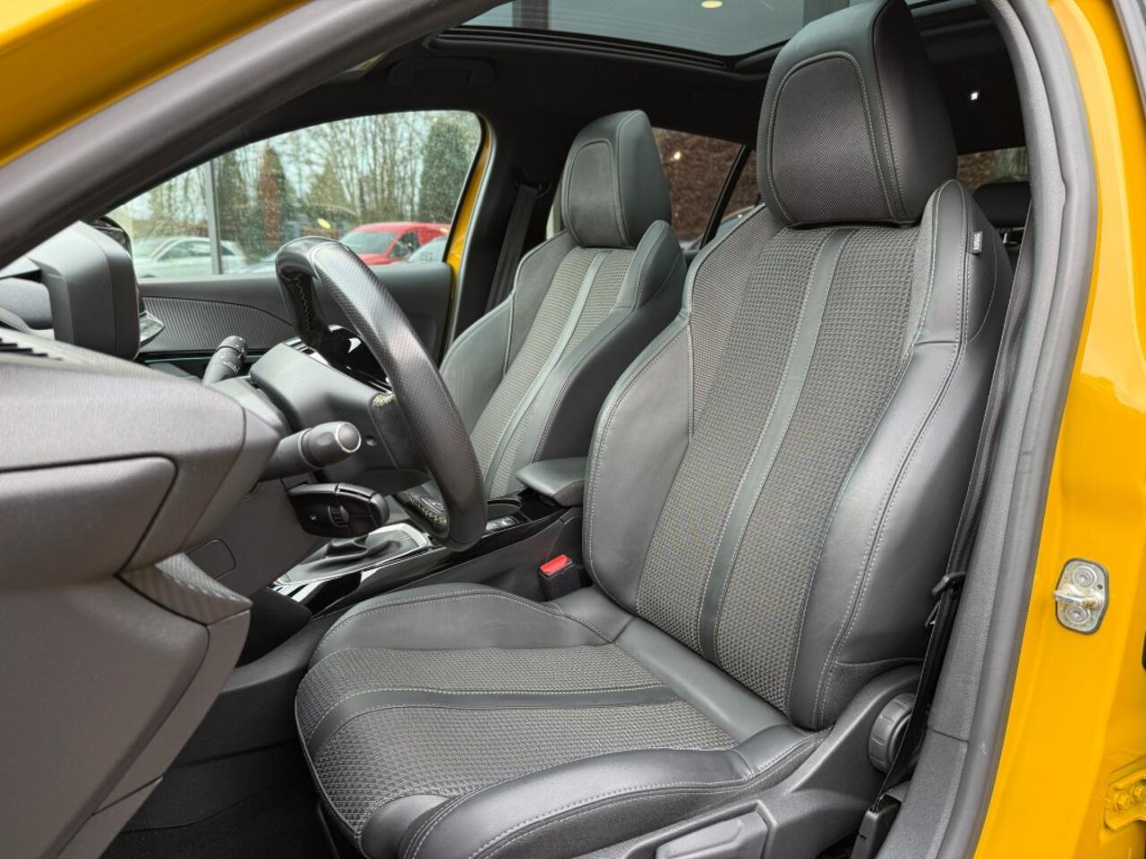 Peugeot 208 GT Pack,Pano,LED,NaviGr.,3D Cockpit,Camera,Clima,Cruise,Carplay