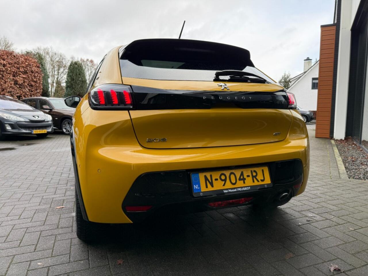 Peugeot 208 GT Pack,Pano,LED,NaviGr.,3D Cockpit,Camera,Clima,Cruise,Carplay