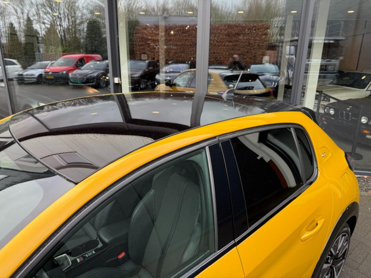 Peugeot 208 GT Pack,Pano,LED,NaviGr.,3D Cockpit,Camera,Clima,Cruise,Carplay