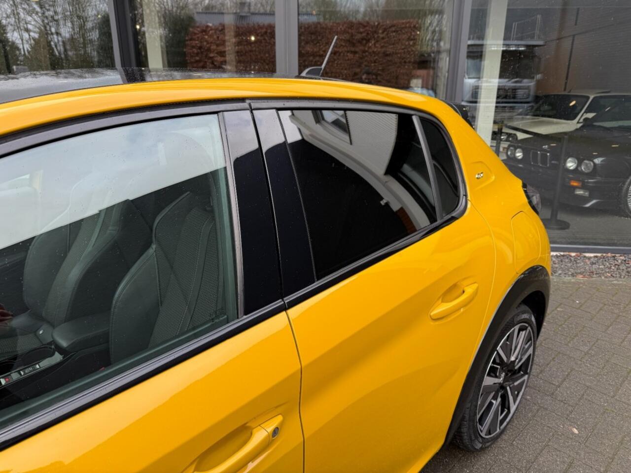 Peugeot 208 GT Pack,Pano,LED,NaviGr.,3D Cockpit,Camera,Clima,Cruise,Carplay