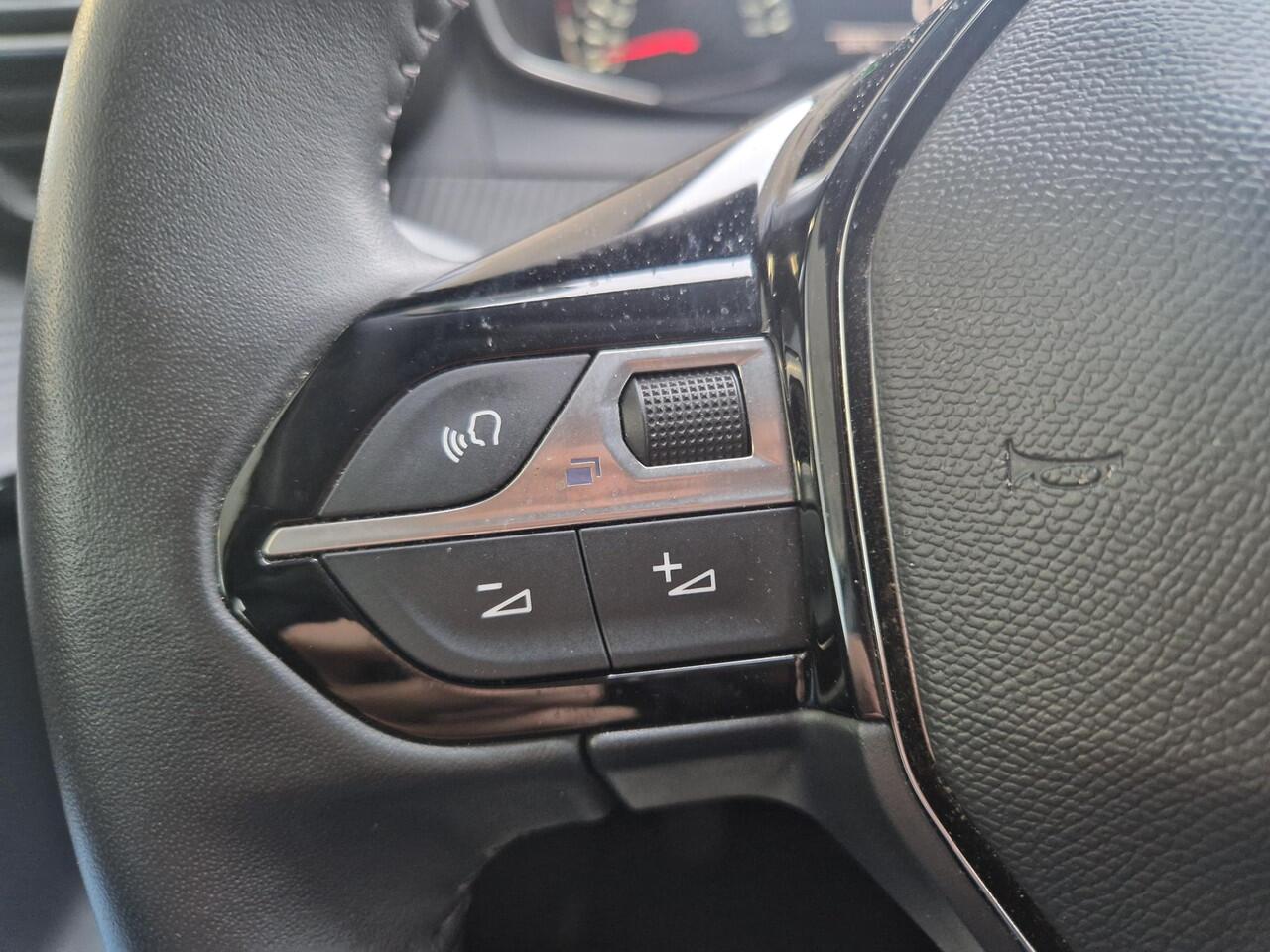 Peugeot 208 1.2 75pk Active Pack | Apple CarPlay/Android Auto | Parkeersensoren | Lichtmetalen velgen | Navigatie