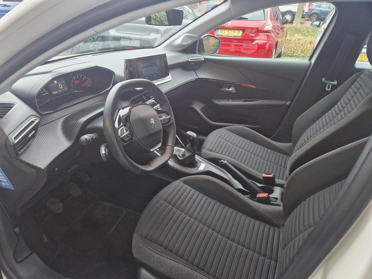 Peugeot 208 1.2 75pk Active Pack | Apple CarPlay/Android Auto | Parkeersensoren | Lichtmetalen velgen | Navigatie