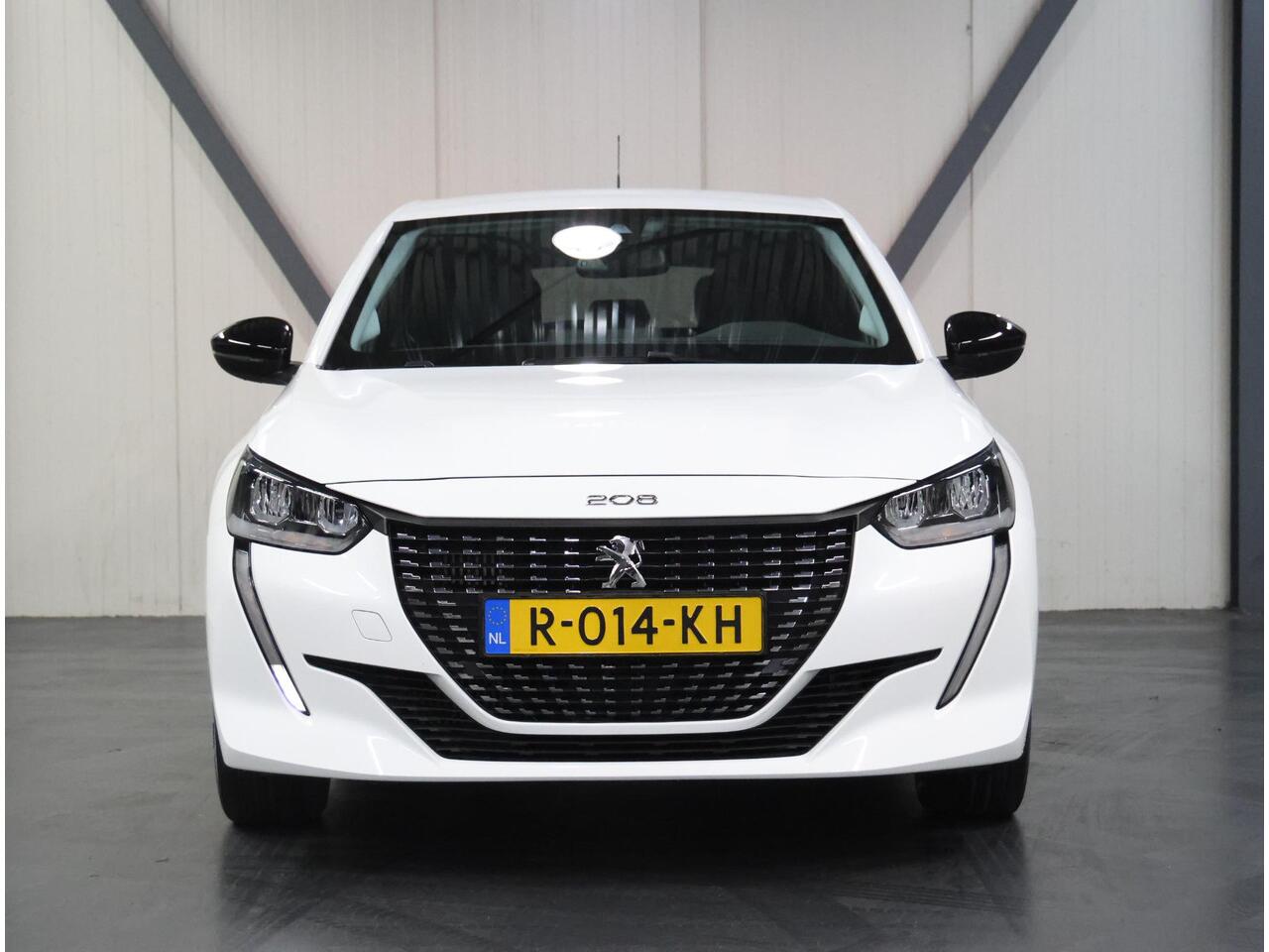 Peugeot 208 100PK Allure | 1ste eigenaar | LEER/Stof | Parkeersensoren | AppleCarPlay/Android | AUTOMAAT | FULL LED | Lederen Stuurwiel | Climate Control | Cruise Control | 16" LMV | Isofix | Privacy Glass |
