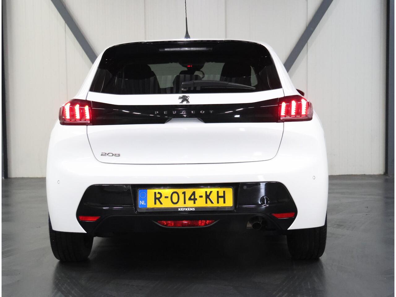 Peugeot 208 100PK Allure | 1ste eigenaar | LEER/Stof | Parkeersensoren | AppleCarPlay/Android | AUTOMAAT | FULL LED | Lederen Stuurwiel | Climate Control | Cruise Control | 16" LMV | Isofix | Privacy Glass |
