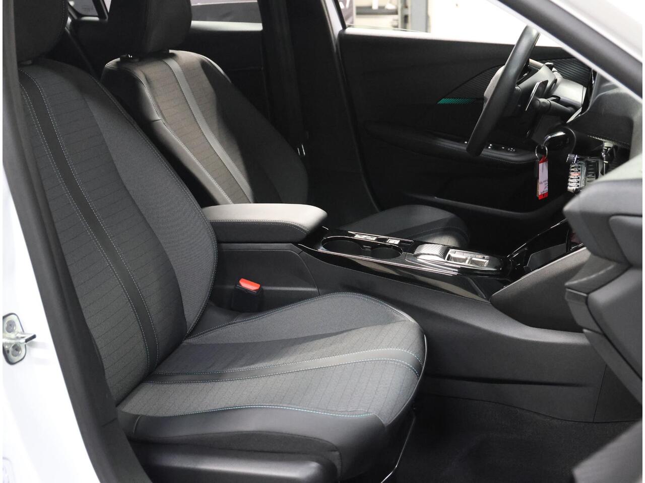 Peugeot 208 100PK Allure | 1ste eigenaar | LEER/Stof | Parkeersensoren | AppleCarPlay/Android | AUTOMAAT | FULL LED | Lederen Stuurwiel | Climate Control | Cruise Control | 16" LMV | Isofix | Privacy Glass |