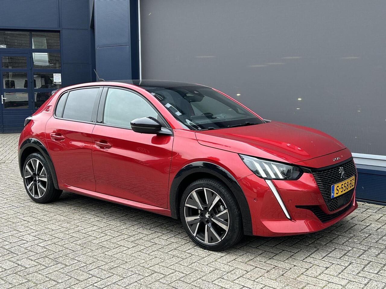 Peugeot 208 1.2 Turbo 100PK GT | Full LED Verlichting | Dodehoek bewaking | Achteruitrijcamera | Navigatie | Parkeersensoren | Dakspoiler | DAB+ | Keyless Start | Lichtmetaal