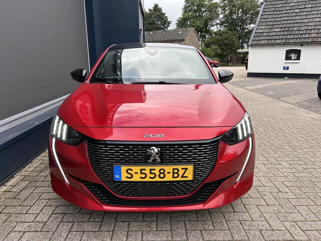 Peugeot 208 1.2 Turbo 100PK GT | Full LED Verlichting | Dodehoek bewaking | Achteruitrijcamera | Navigatie | Parkeersensoren | Dakspoiler | DAB+ | Keyless Start | Lichtmetaal