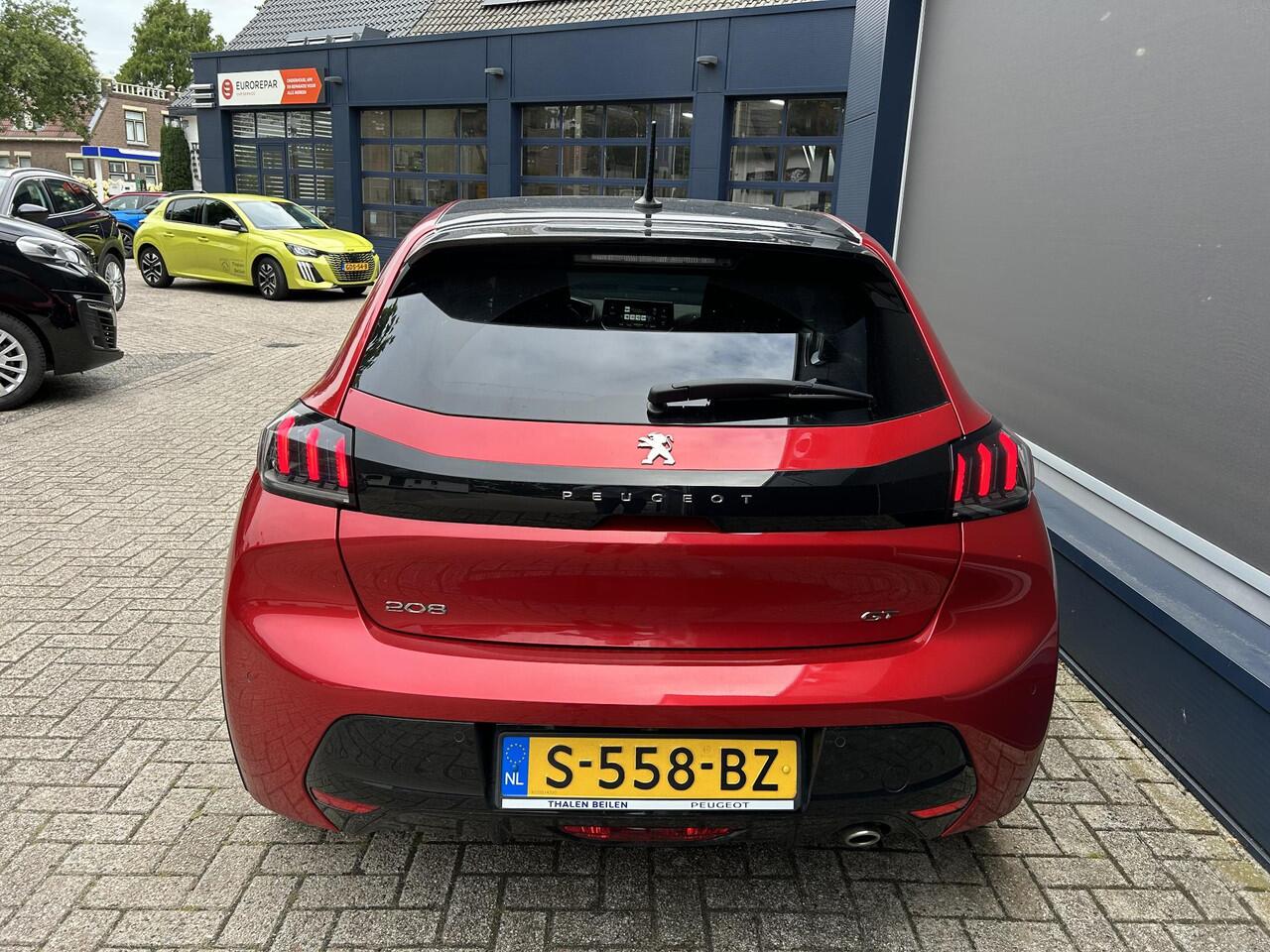 Peugeot 208 1.2 Turbo 100PK GT | Full LED Verlichting | Dodehoek bewaking | Achteruitrijcamera | Navigatie | Parkeersensoren | Dakspoiler | DAB+ | Keyless Start | Lichtmetaal