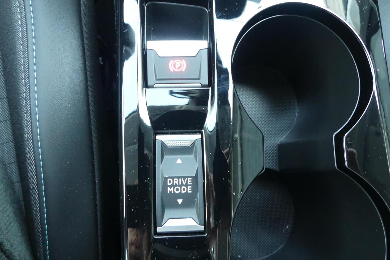 Peugeot 208 1.2 PureTech Allure Pack ADAPTIEVE CRUISE, CLIMA, NAVI, 360° CAMERA, 21.587KM